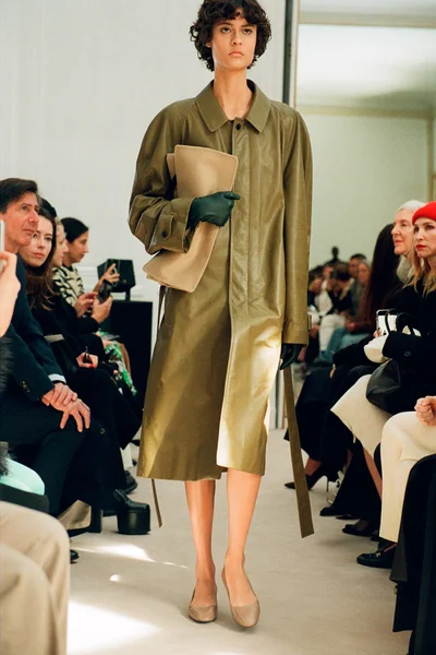 Look 15